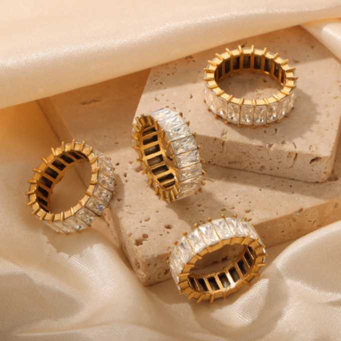 Jual Emas Muda dan Tua